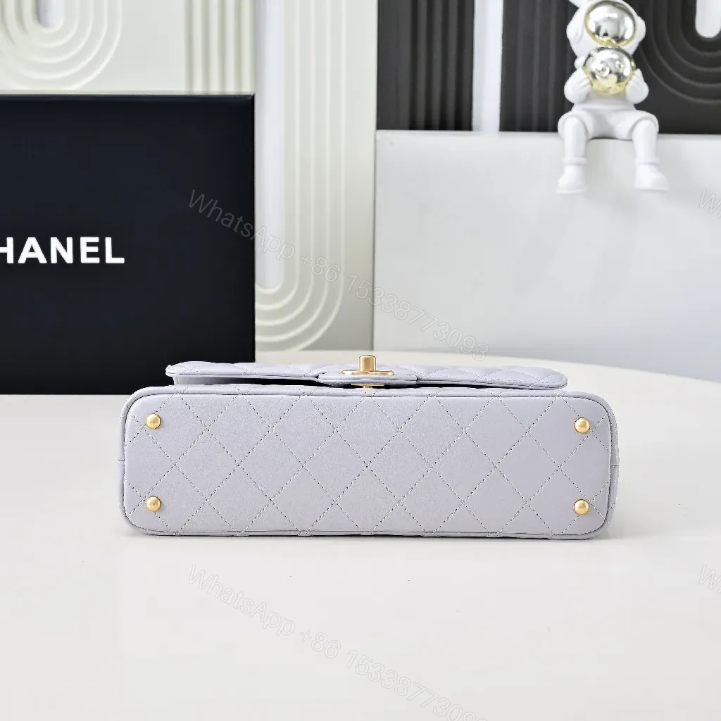 View 4 of Soft Gray Quilted Handbag: Luxe Everyday Elegance Bag