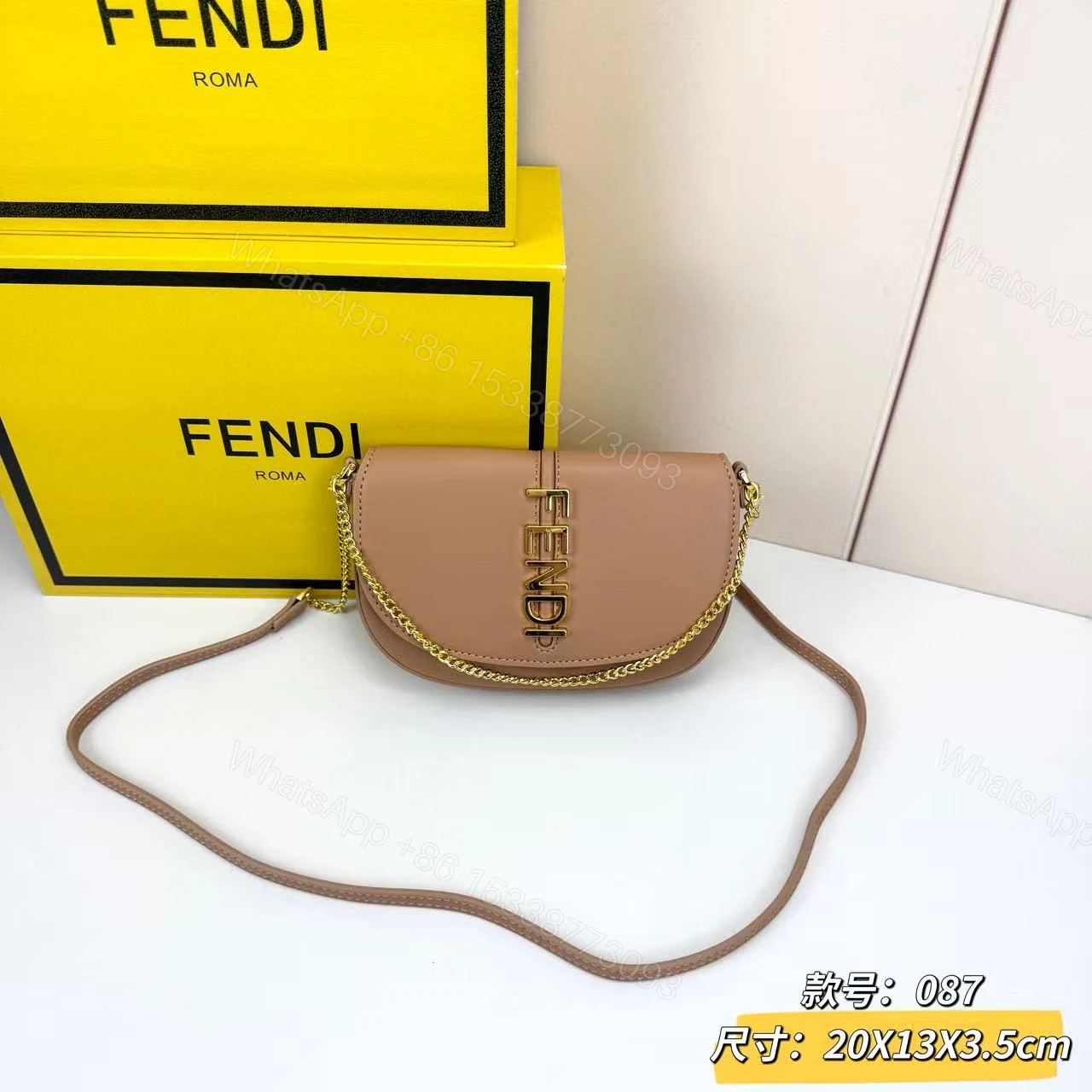 Fendi 高仿 粉裸色鏈條翻蓋斜背包優雅女士小方包 — view 1