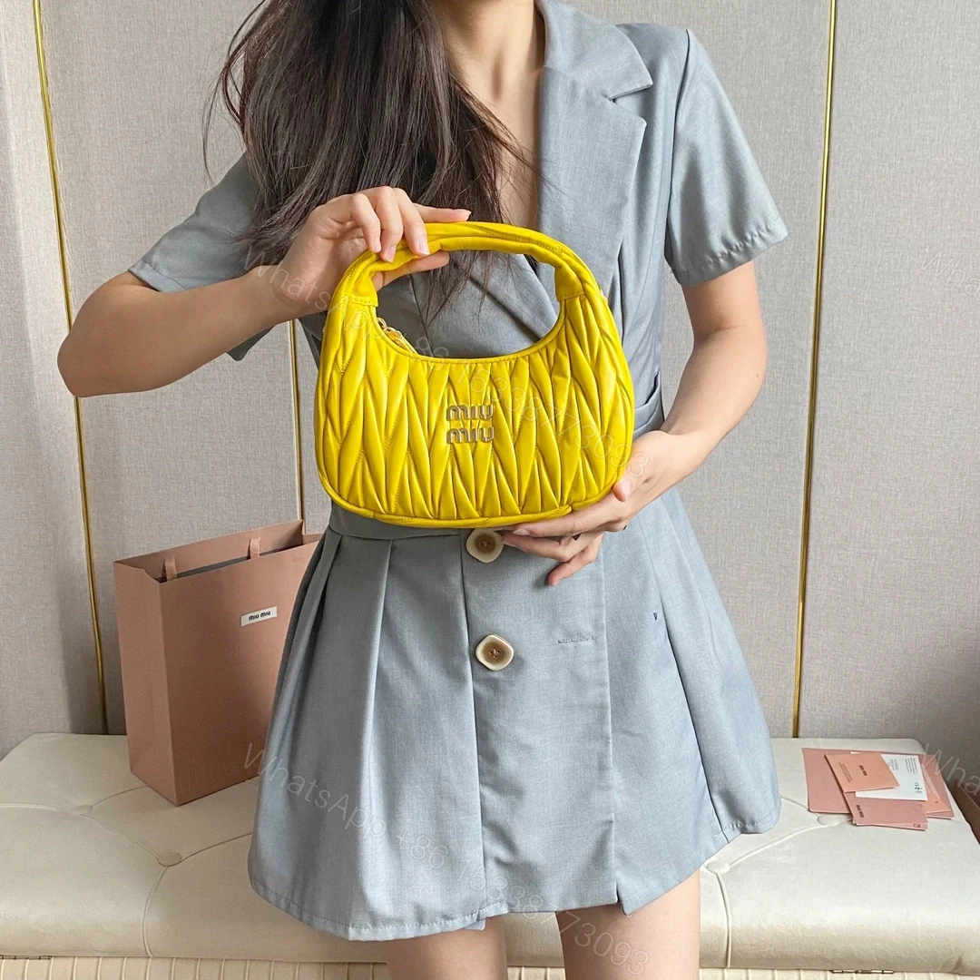 View 15 of 高仿miumiu繆繆*Matelasse系列5BC125手袋黃色免檢版