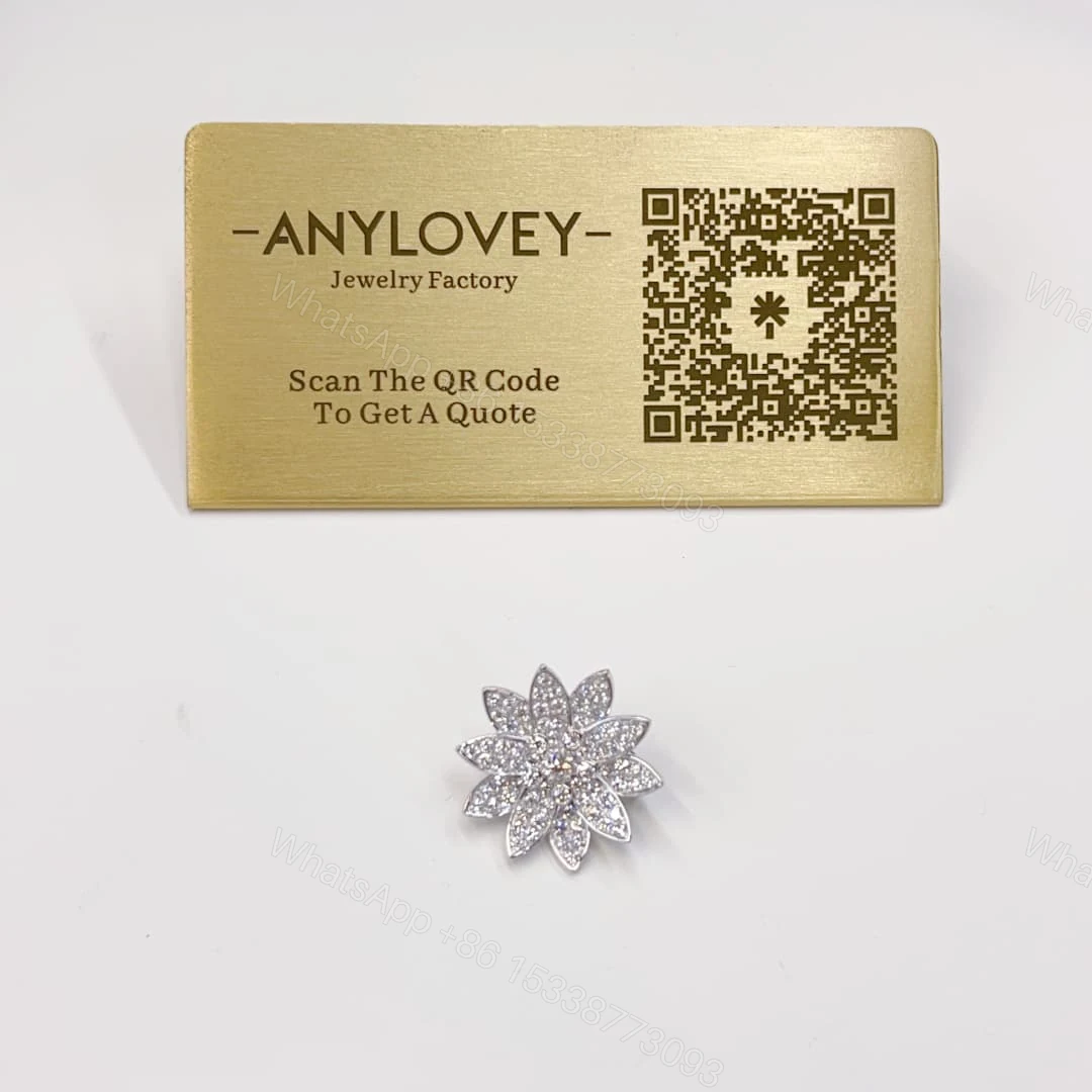 Van Cleef Arpels Lotus Clip Pendant Necklace Medium Model — view 1