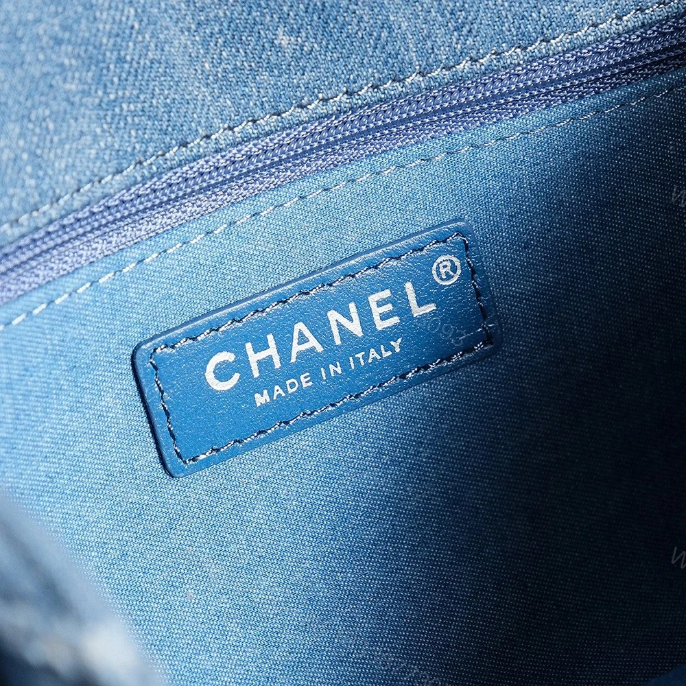 View 20 of 高仿Chanel*24S系列AS1560水洗丹寧單肩包中號免檢版