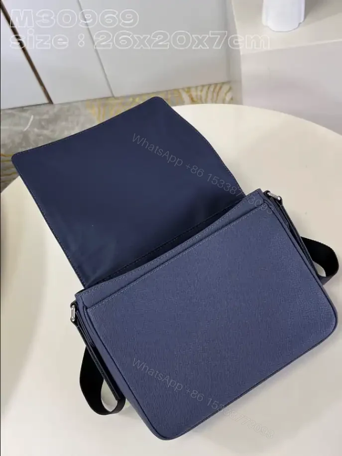 View 8 of LOUIS VUITTON DISTRICT PM – LBV408
