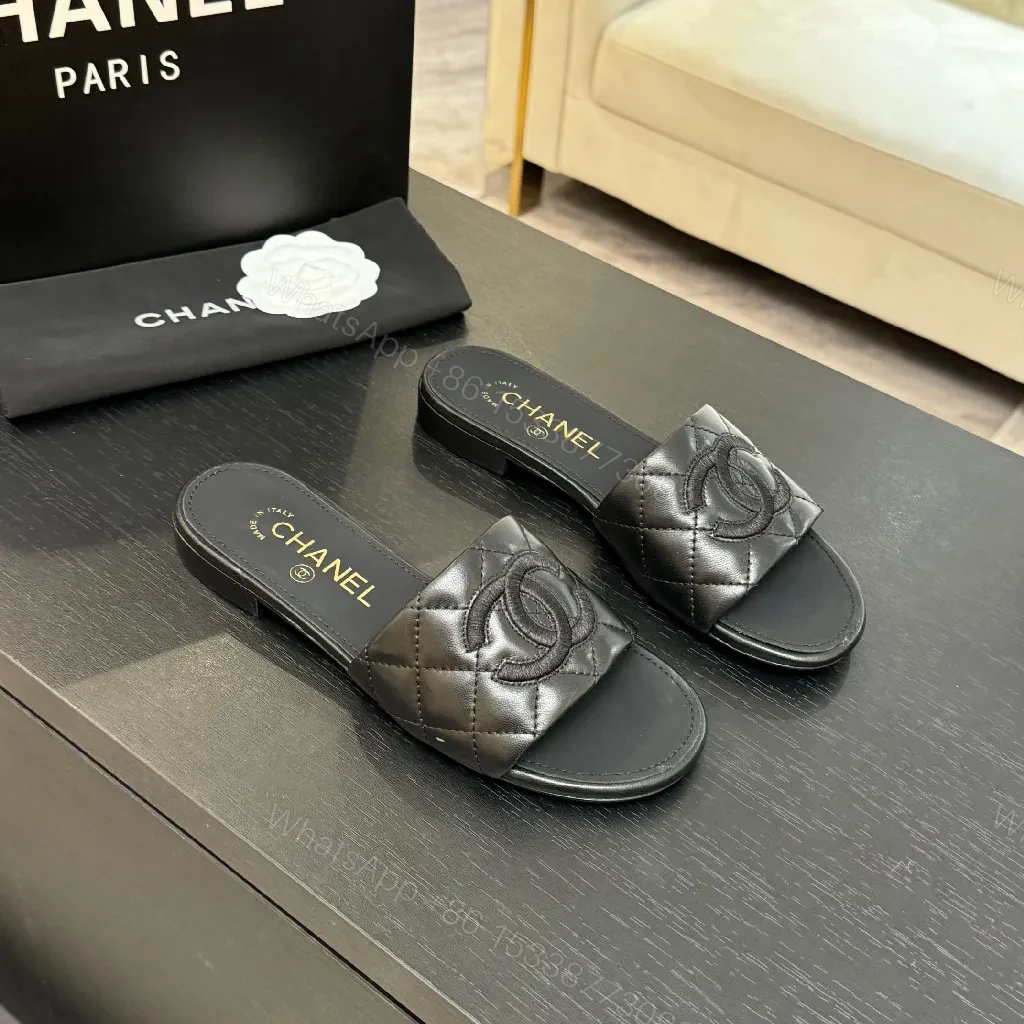 Quilted Leather Slide: Subtle Luxury, All-Day Comfort — view 1