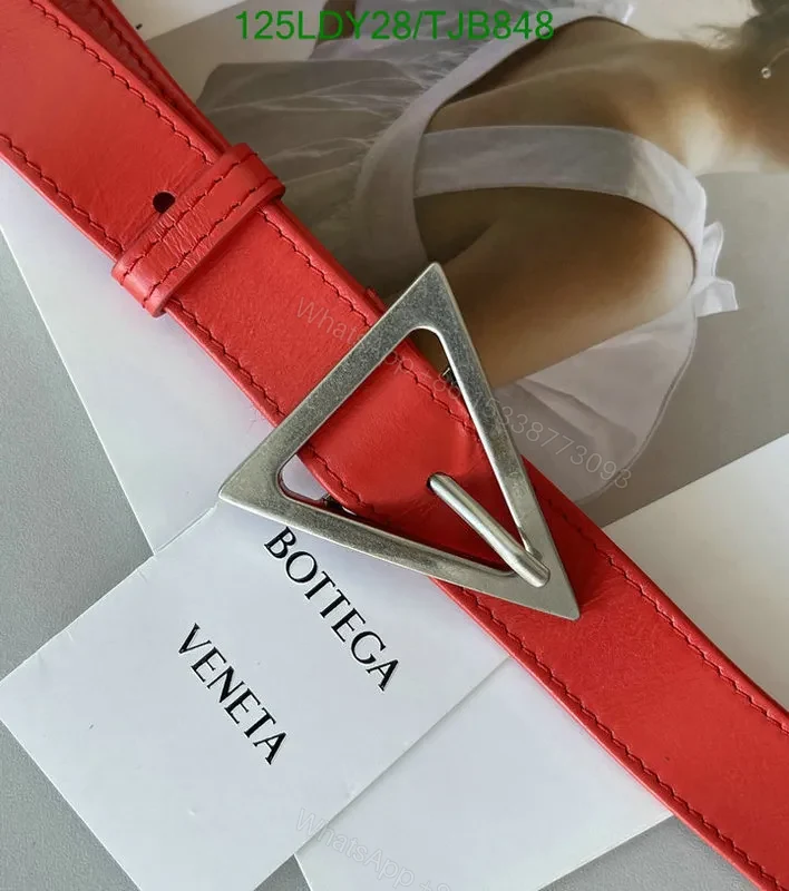 View 61 of Bottega Veneta Premium Nappa Leather Intrecciato Weave Bag with Magnetic Fastening BV9101