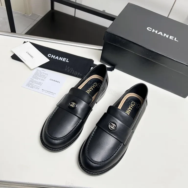 Chic Leather Loafers - Signature Button Detail - Allâ€‘Day Comfort — view 1