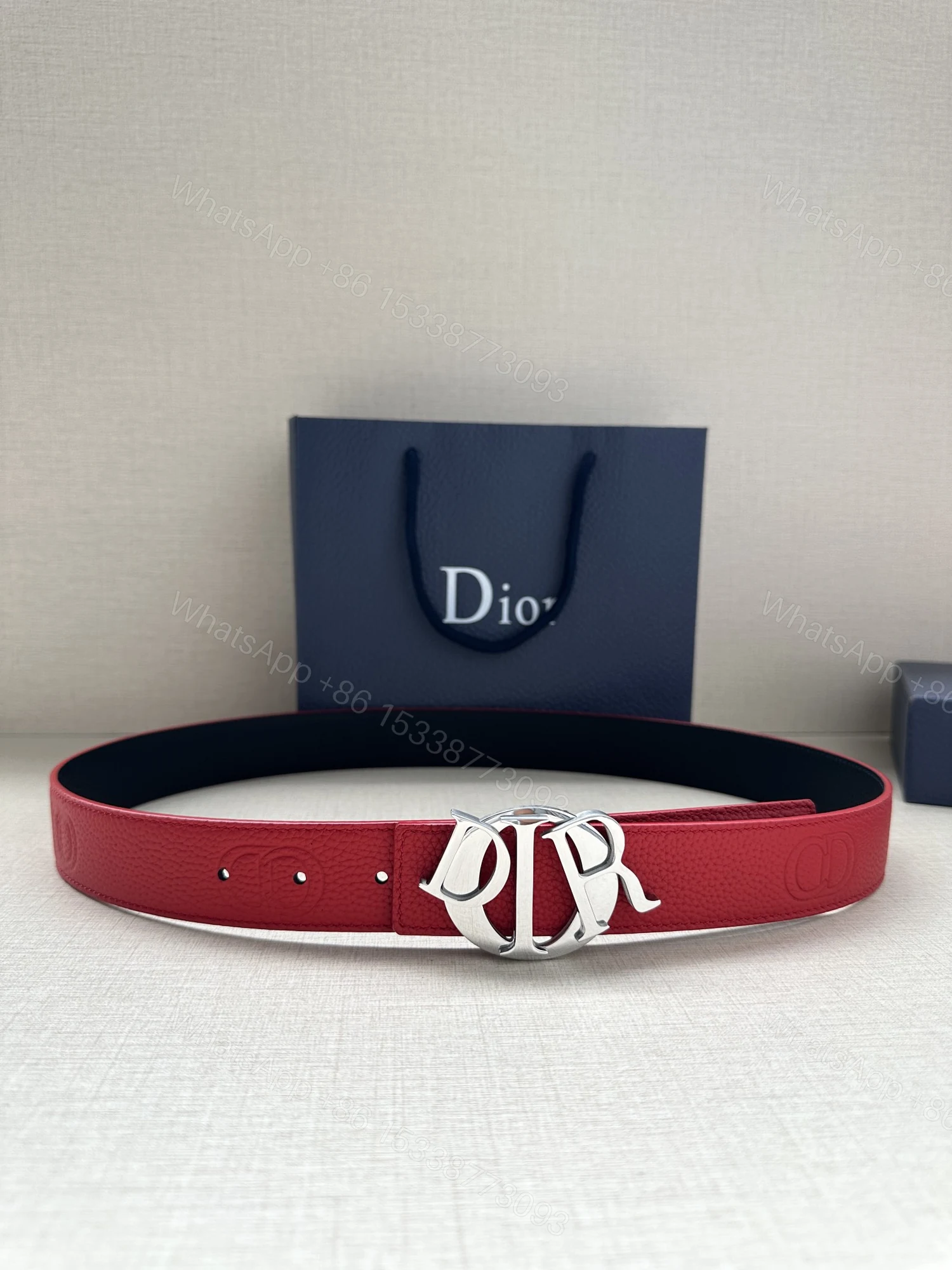 Dior 高仿男士紅色皮帶 亮銀金屬扣 街頭造型感 — view 1