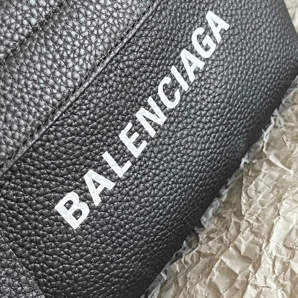 View 14 of 高仿Balenciaga男士小牛皮腰包