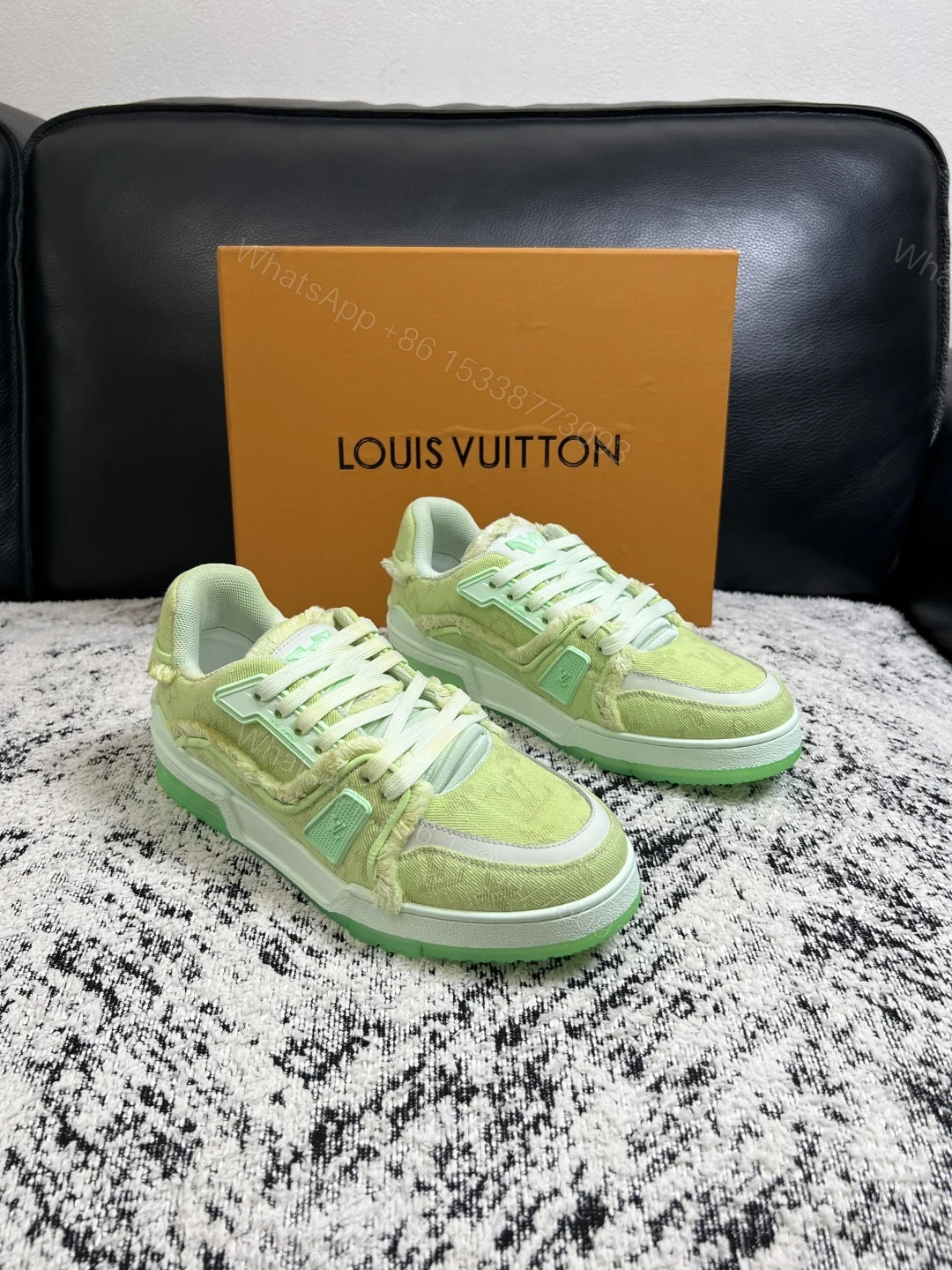 LV 高仿女款休閒鞋 綠色毛邊拼接厚底板鞋 潮流百搭運動鞋 — view 1