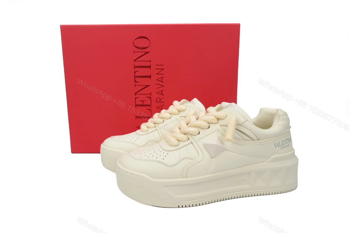Valentino Garavani One Stud Low Beige — view 2