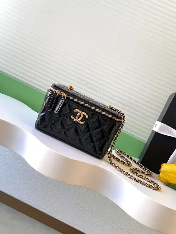 Quilted Black Leather Crossbody: Elegant Daily Luxury Bag — view 1