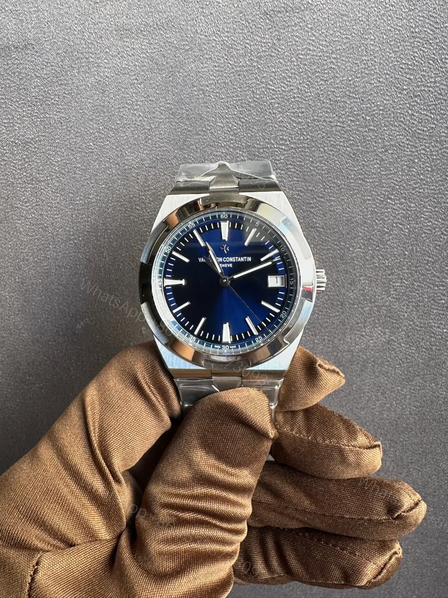Vacheron Constantine Overseas — view 1