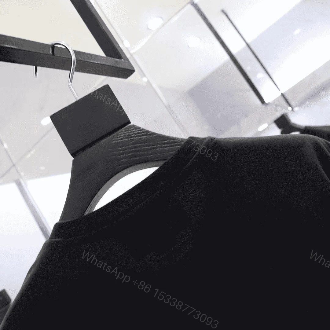 View 4 of GUCCI BOUTIQUE T-SHIRT CLOTHING – GC90