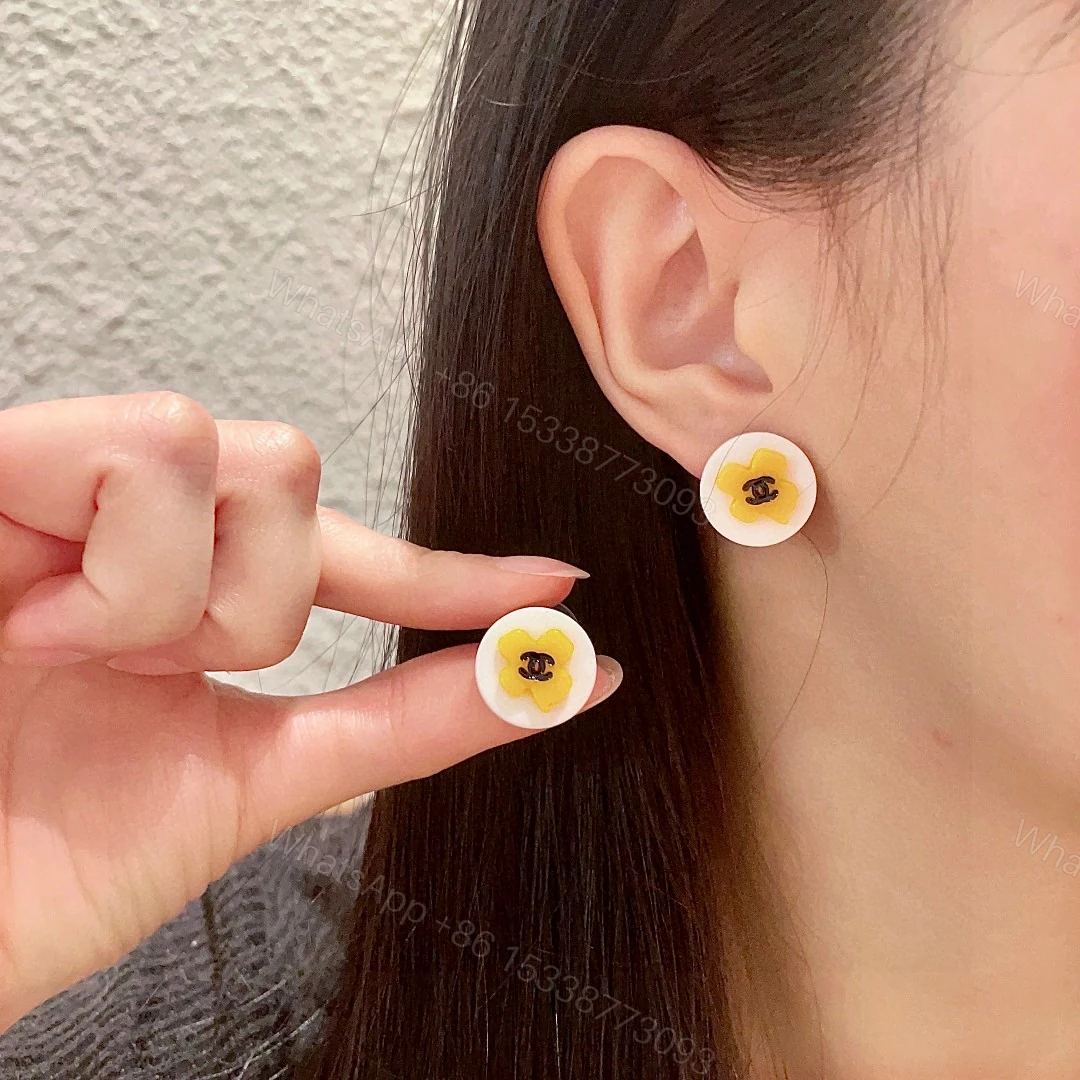 Chanel高仿黃色山茶花耳環 女款甜美感配色清新日常款 — view 1