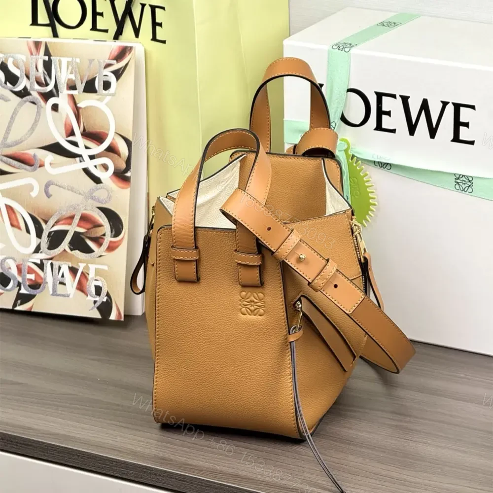 View 3 of 高仿Loewe*Hammock系列5542粒面小牛皮吊床手袋焦糖色小號免檢版