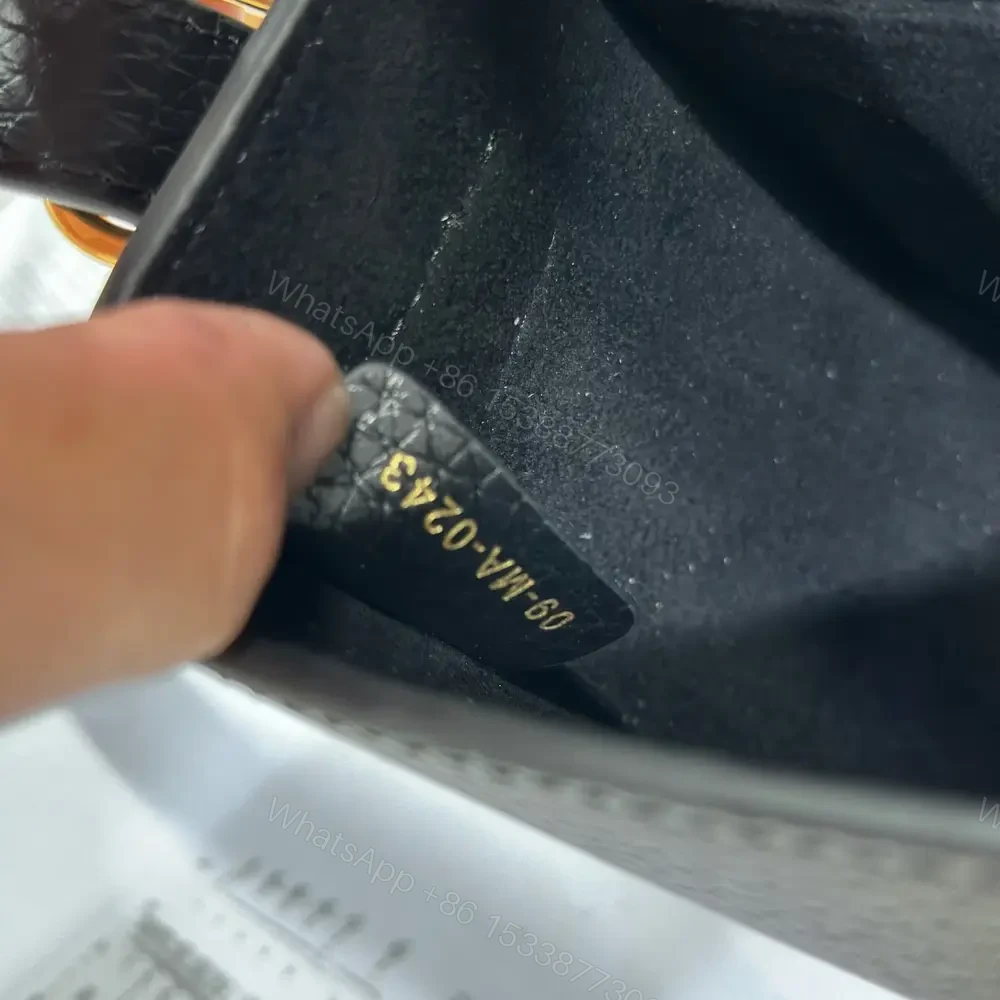 View 9 of 高仿Dior*Bobby系列M933M900牛皮斜挎包黑色中號免檢版