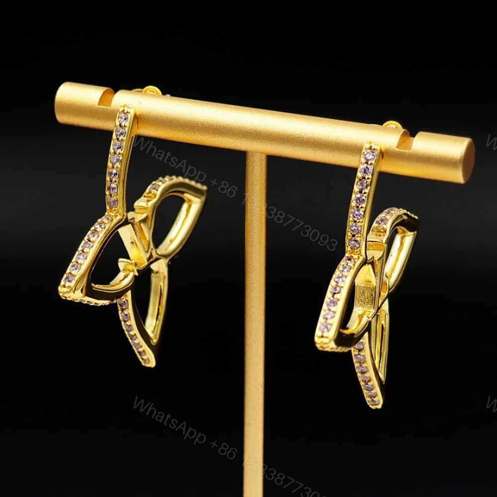 View 5 of LOUIS VUITTON LV SLIM FLOWER EARRINGS GOLD M02420