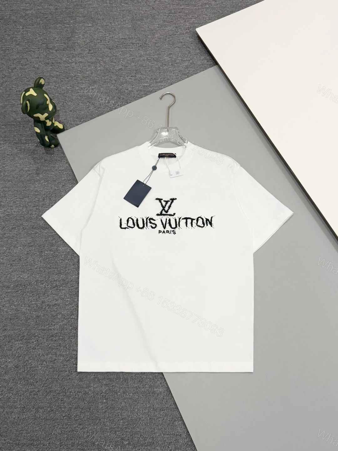 LV A貨白色刺繡短T 毛邊LOGO圓領純棉上衣推薦 — view 1