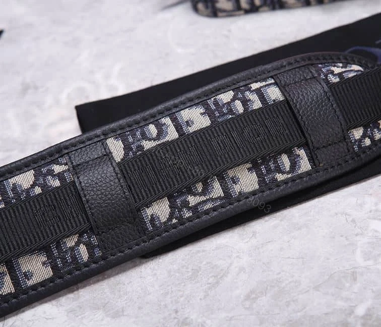 View 8 of SAFARI MESSENGER BAG BEIGE AND BLACK DIOR OBLIQUE JACQUARD – DR012