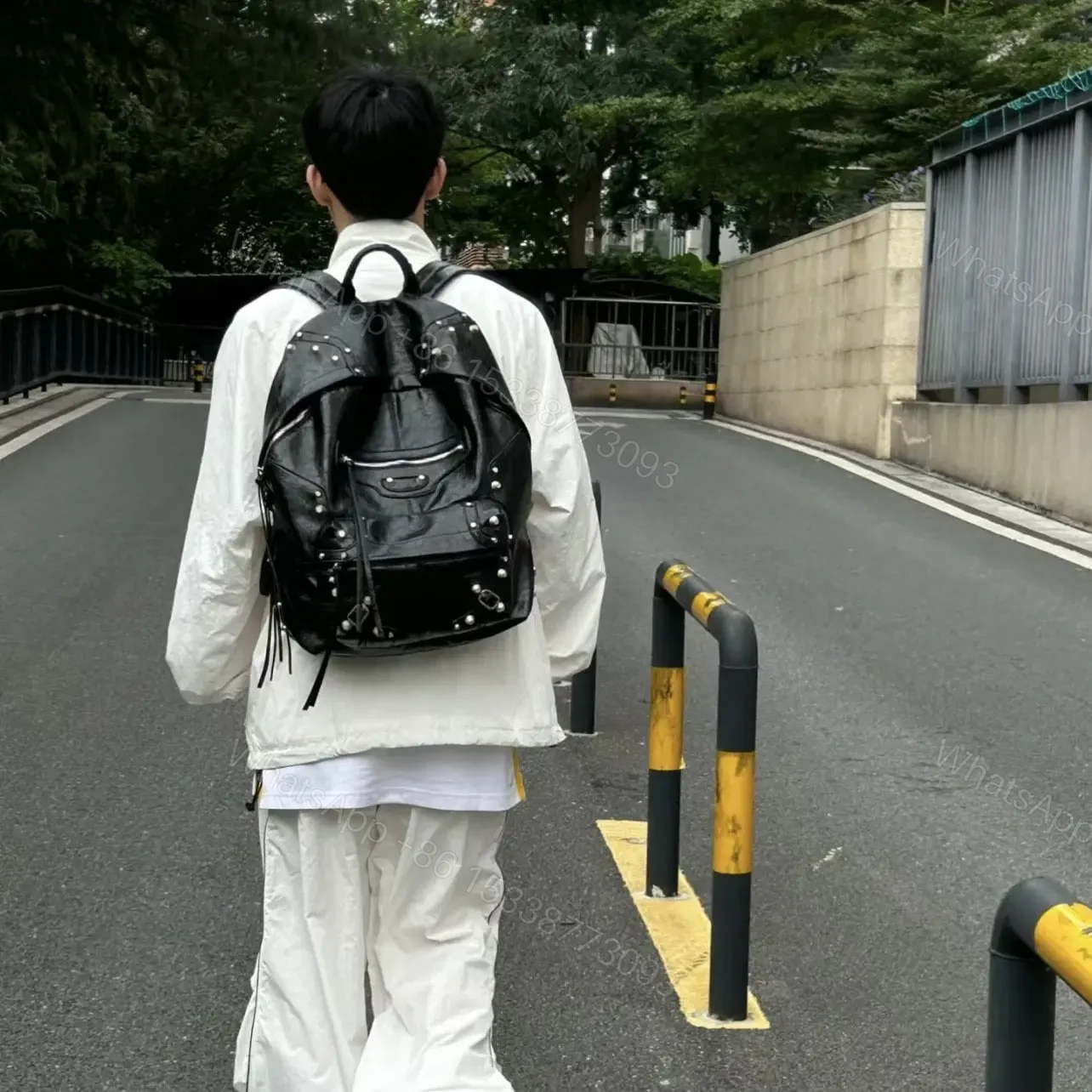 View 10 of 高仿BalenciagaLeCagole系列鉚釘雙肩包