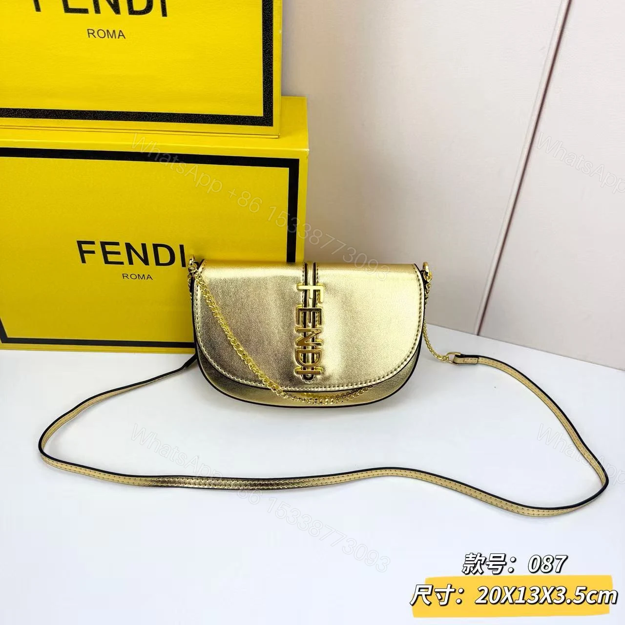 Fendi A貨 金色鏈條翻蓋斜背包時尚精品小方包 — view 1