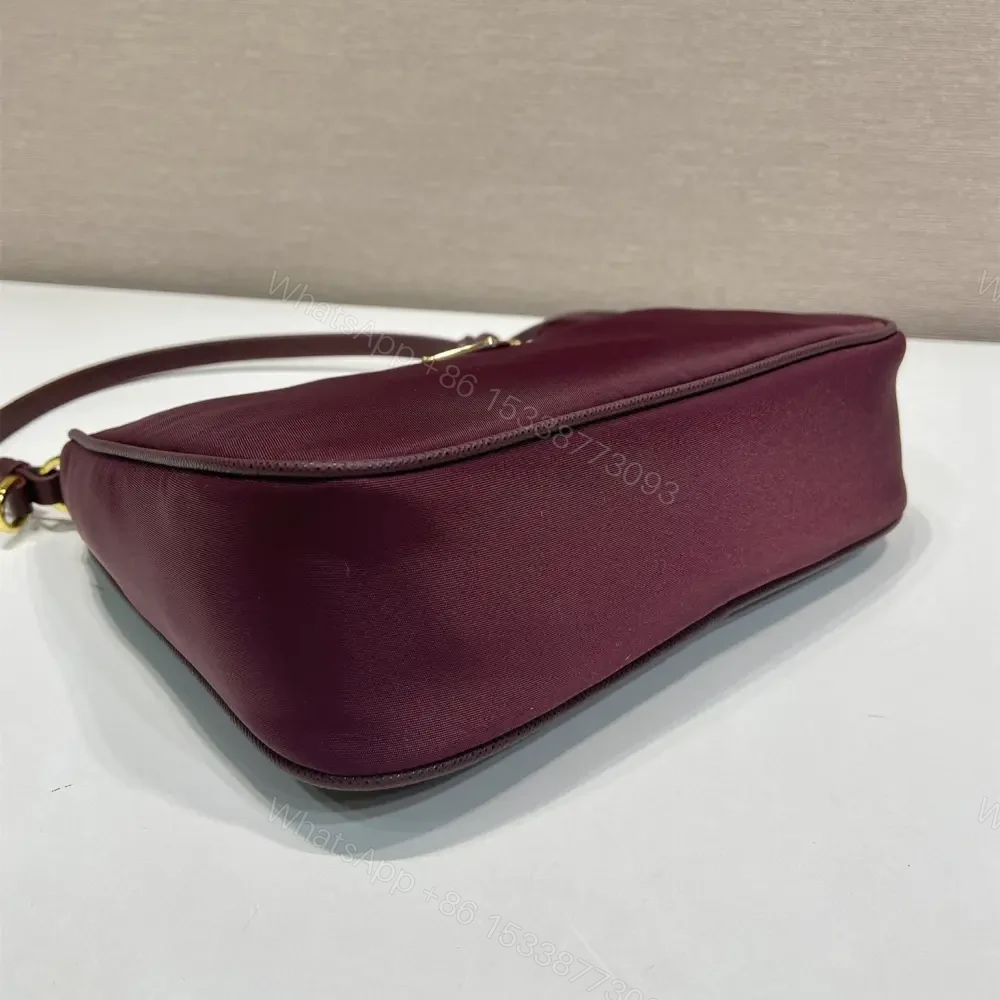 View 5 of 高仿Prada*RE-Nylon系列1N204M腋下包酒紅色Mini免檢版