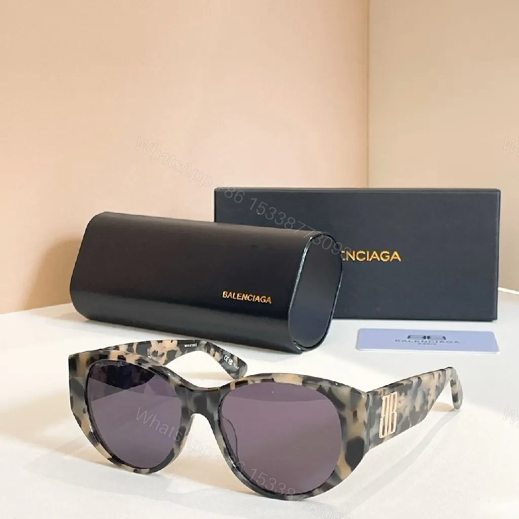Oversized Tortoise Sunglasses with Polarized UV400 Lenses — view 1