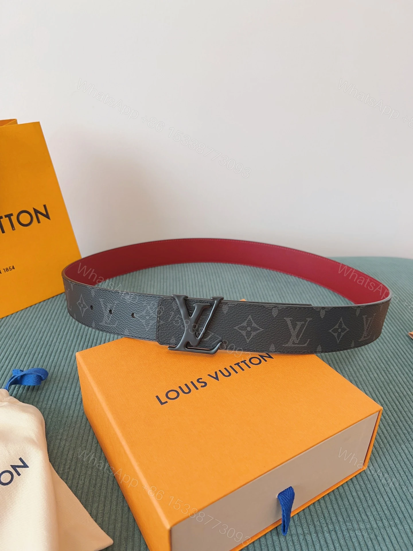 LV 一比一 Monogram灰黑皮帶 紅色內裡 黑扣 — view 1