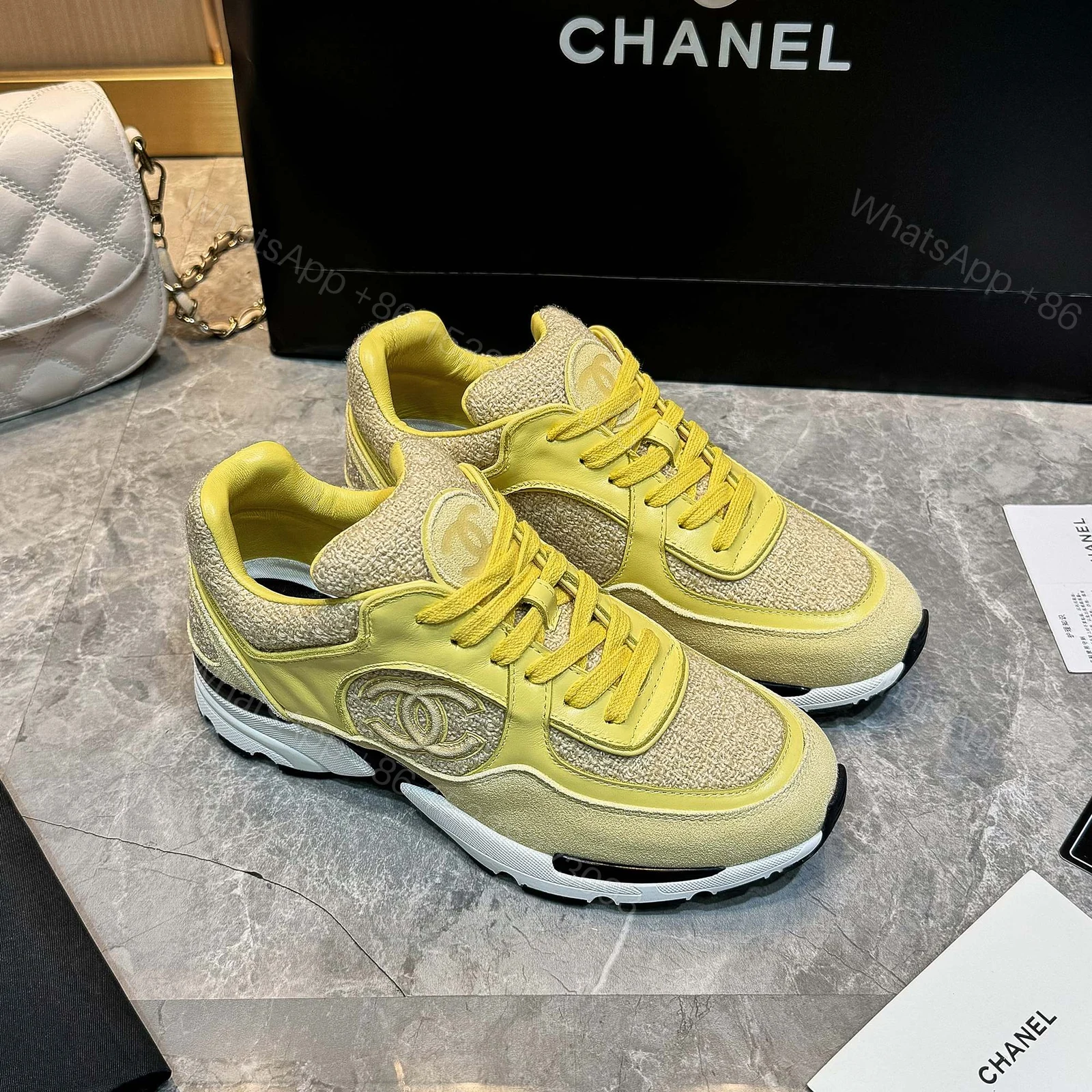 Chanel 高仿淡黃色皮革運動鞋 女士百搭輕奢潮流跑鞋 新款設計 — view 1