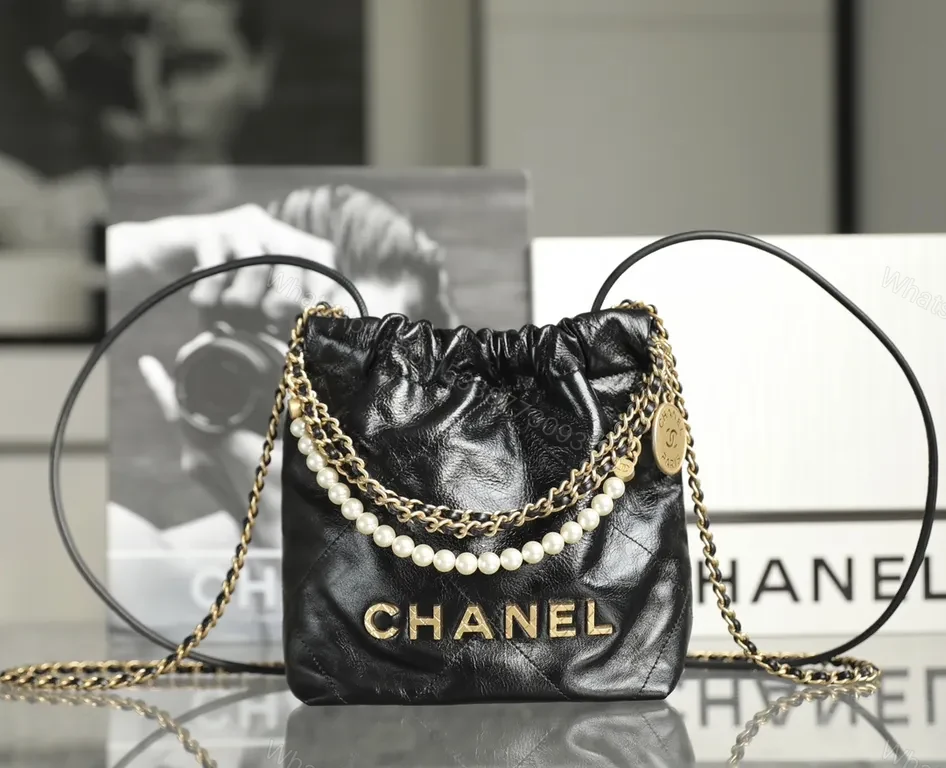 View 5 of Velvet Chain-Detail Shoulder Bag: Luxe Compact Elegance