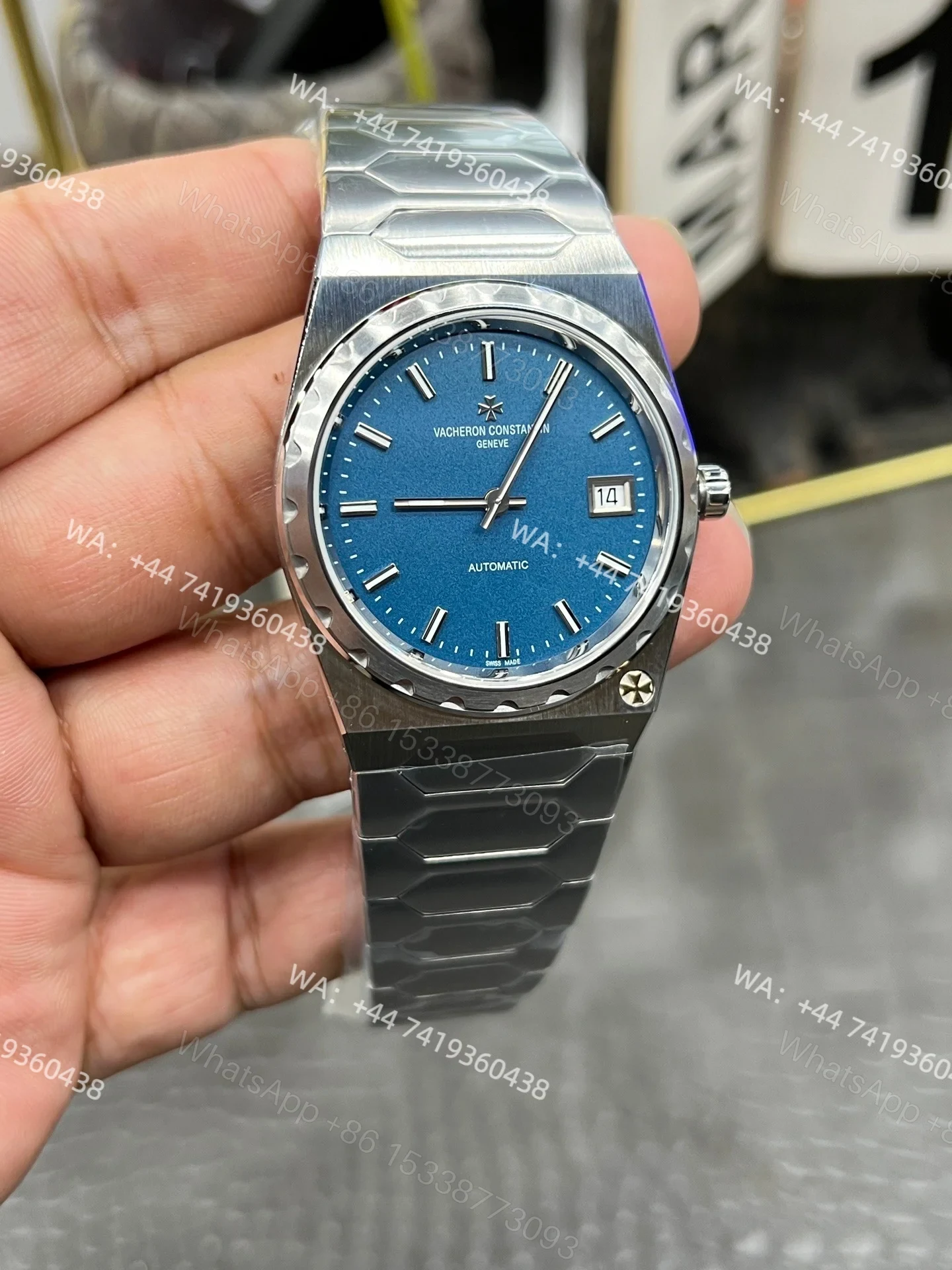 View 4 of Super Clone Vacheron Constantin1:1 Historiques 222 4200H/222A-B934 37mm Steel Blue Dial 1:1 Replica