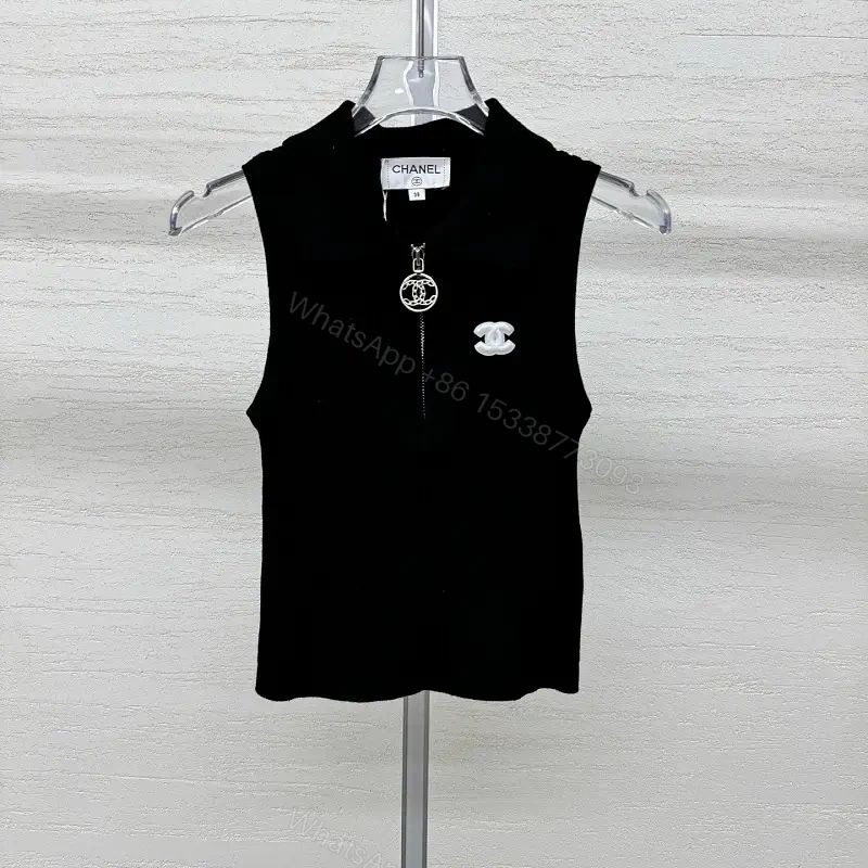 Chic Knit Tank: Minimalist Black, Luxe Logo Accent, Zippered Flow — view 1