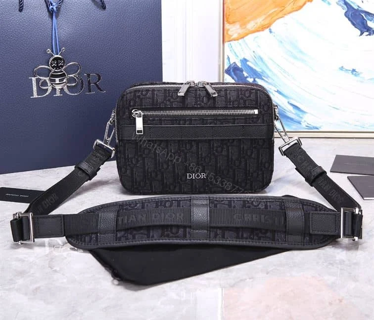 View 4 of SAFARI MESSENGER BAG BLACK DIOR OBLIQUE JACQUARD – DR013