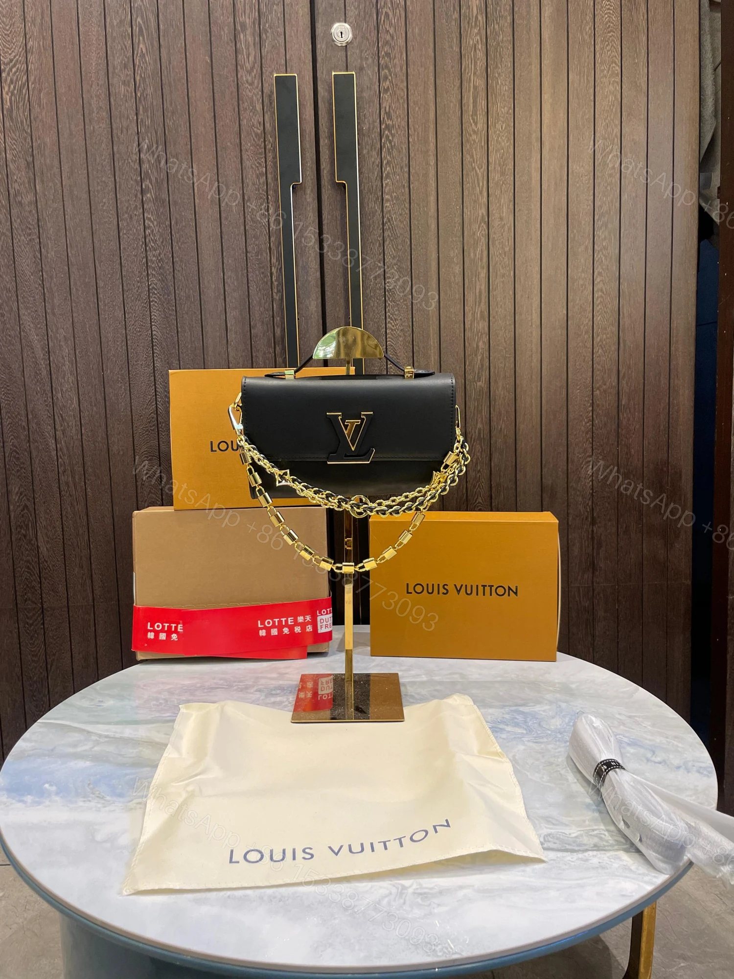 First Copy Louis Vuitton Wallet On Chain Capucines — view 1