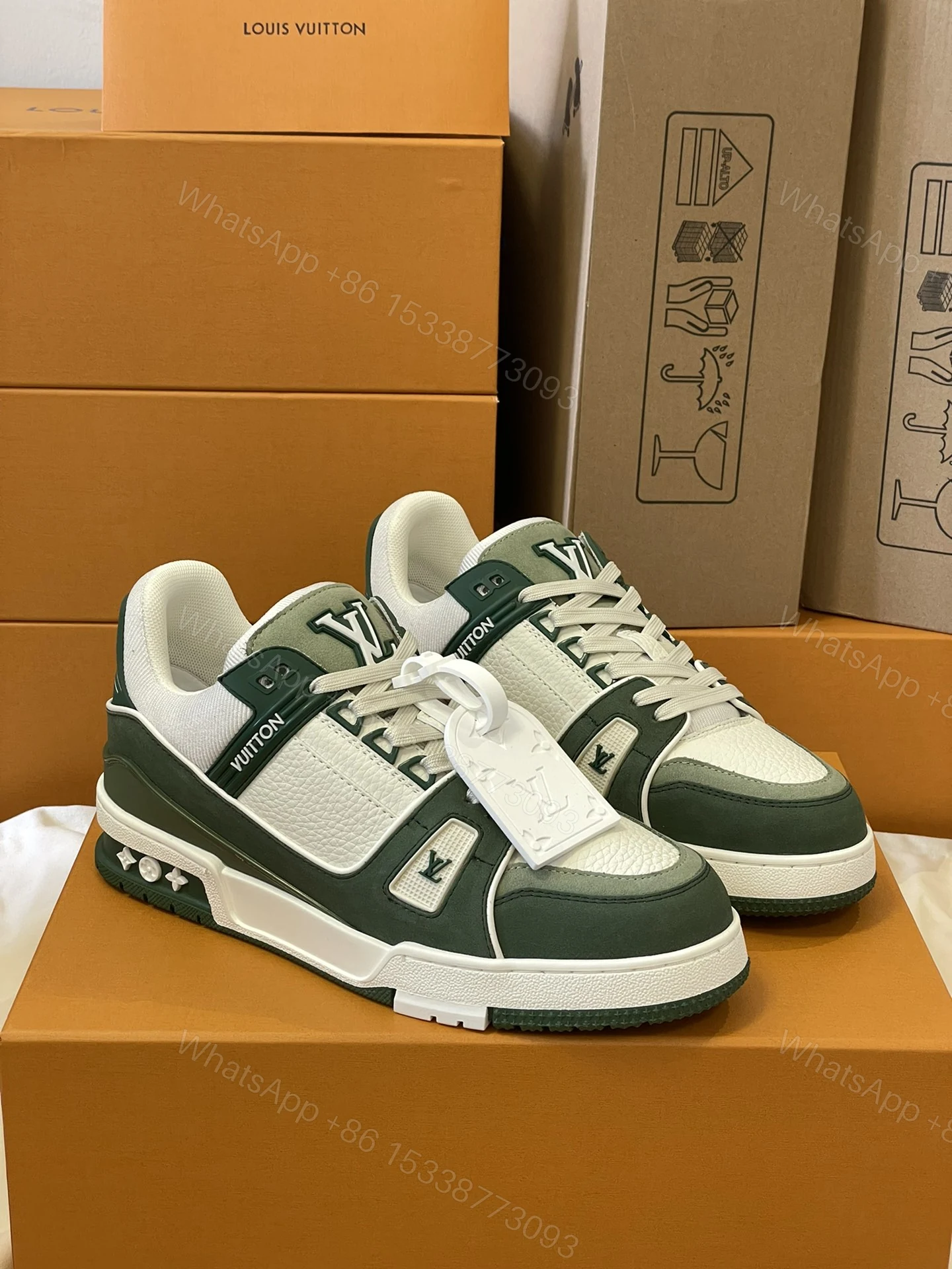 LV 精品仿製墨綠拼接運動鞋 復古撞色舒適百搭款 — view 1