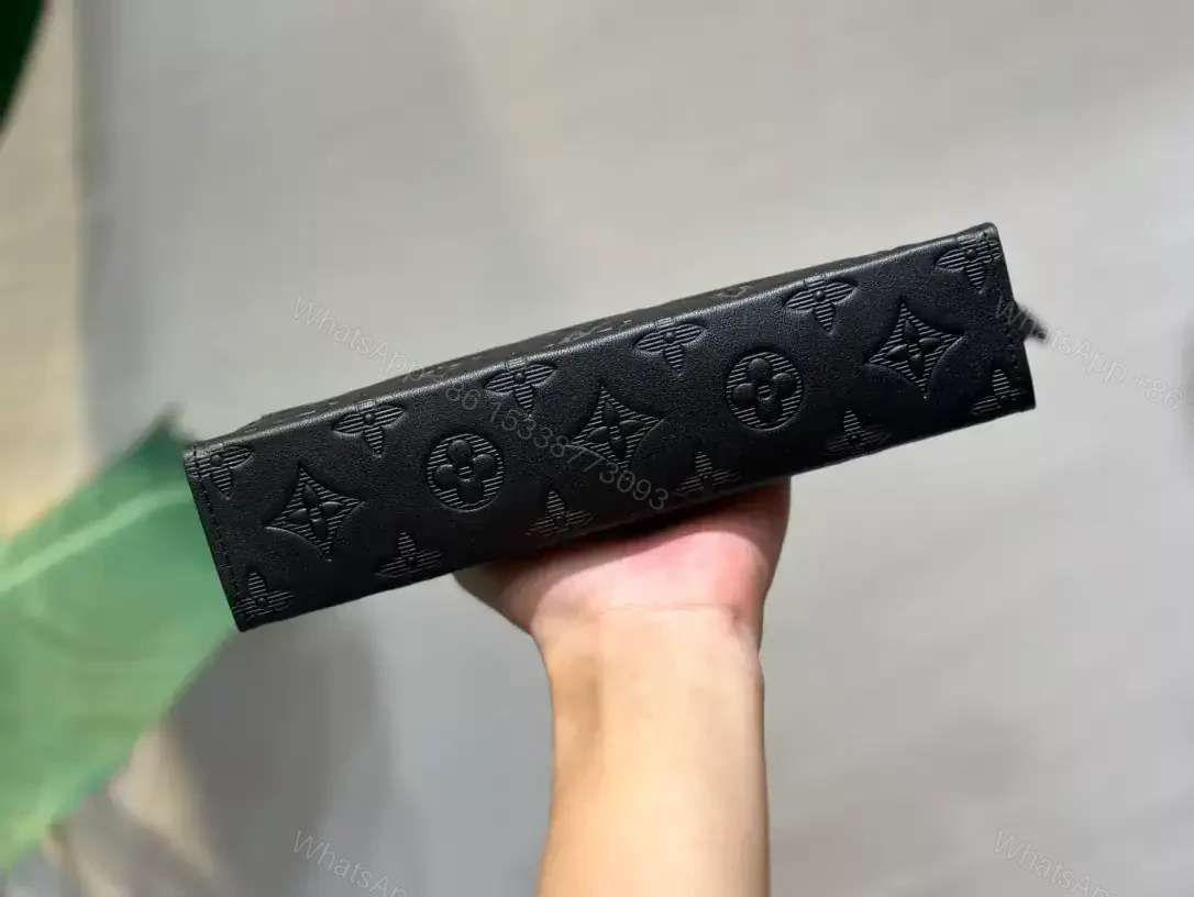 View 7 of LOUIS VUITTON GASTON WEARABLE WALLET – RRG072