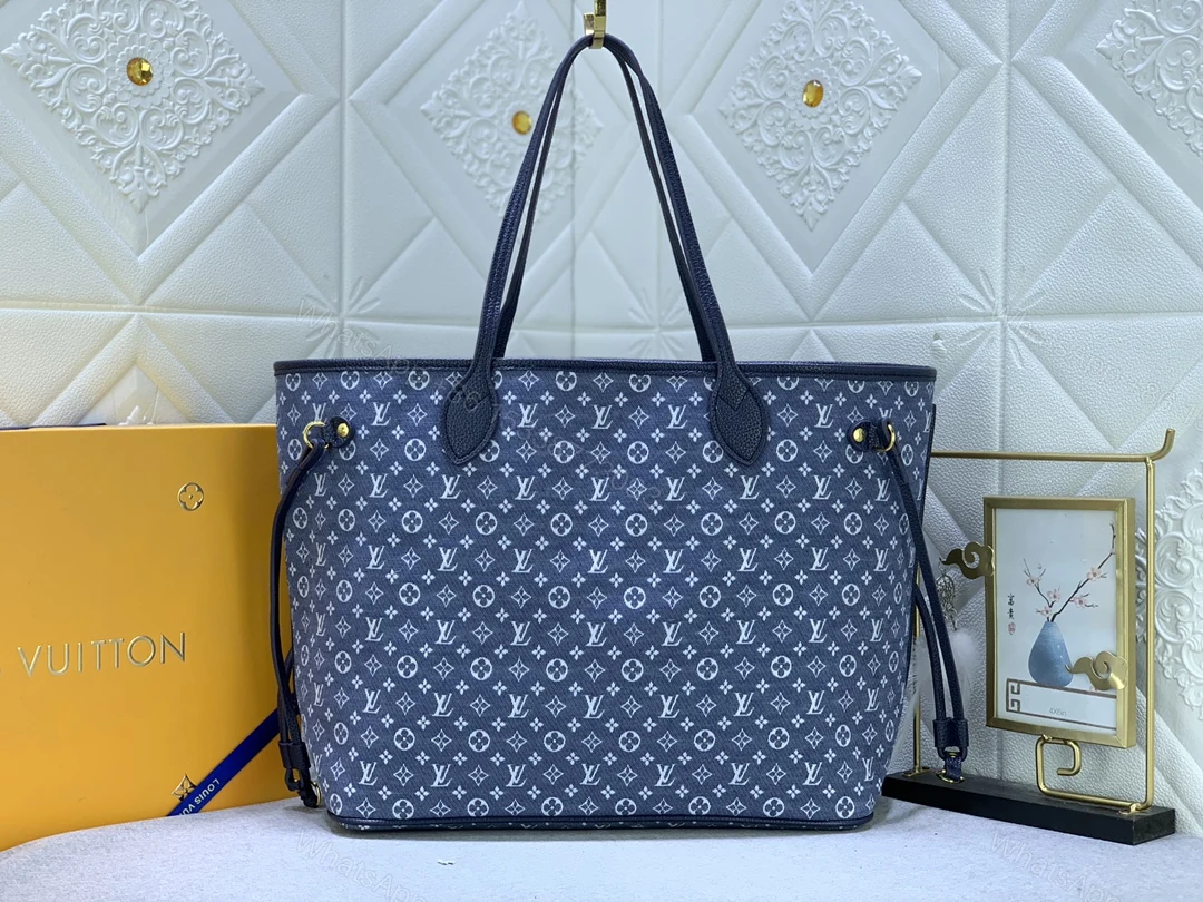 View 4 of Louis Vuitton Neverfull Classic
