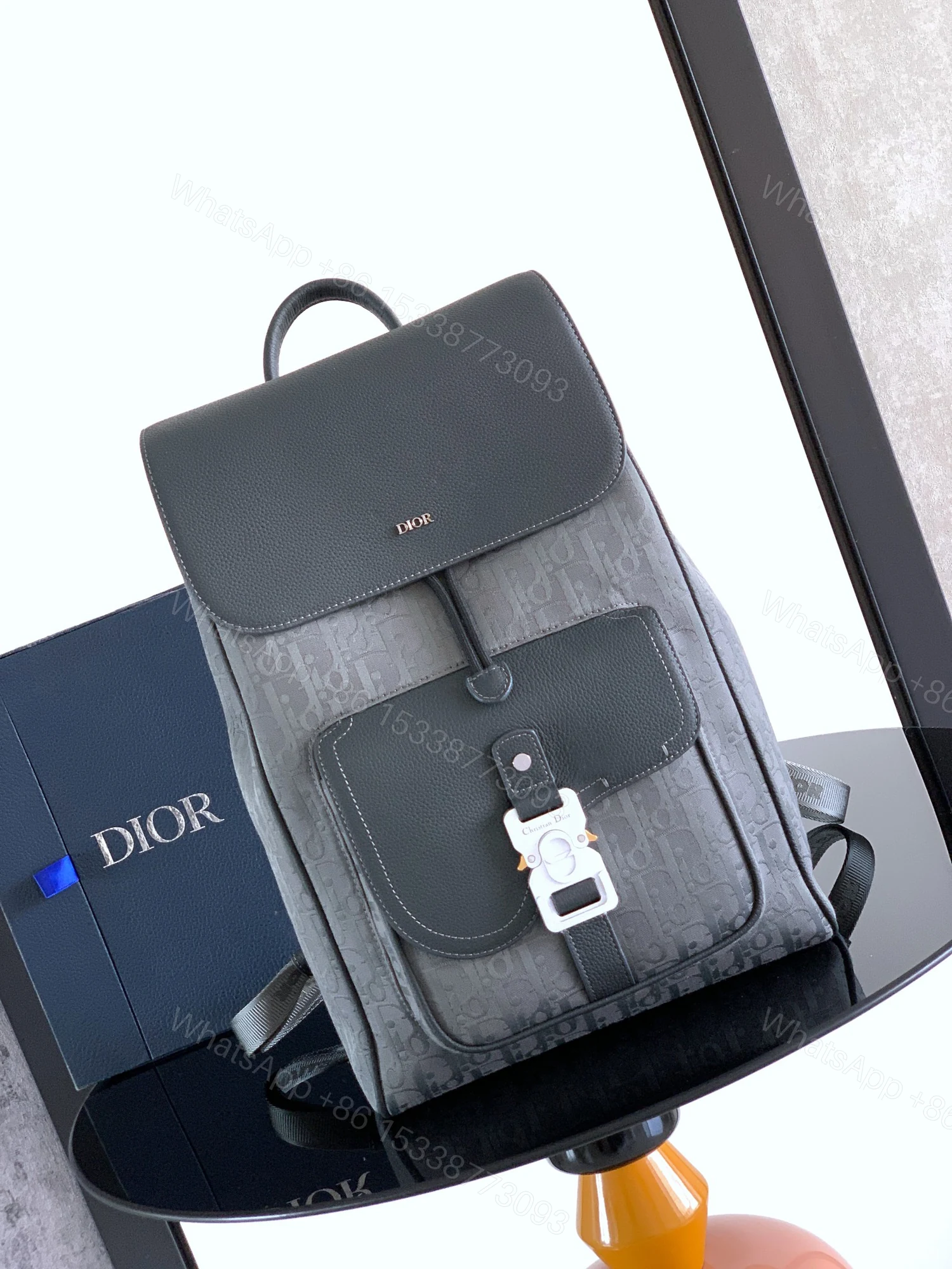 Dior 高仿男款老花後背包 壓扣設計大容量休閒風 — view 1