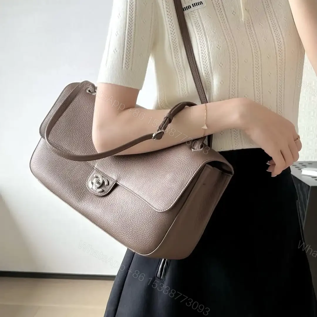 View 19 of 高仿Chanel*26S系列AS6231粒面小牛皮翻蓋包淺棕色大號免檢版