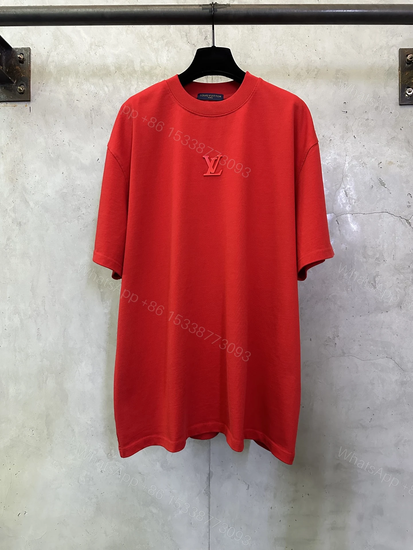 LV 原單 男款 浮雕Logo短袖T恤 時尚極簡休閒款 — view 1