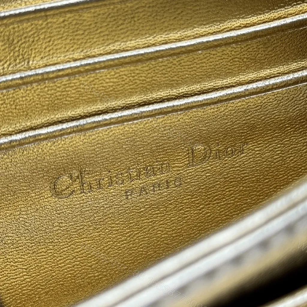 View 3 of Gold-Textured Chain Bag Deluxe: Ultra-Luxe, All-Day Shine, Compact