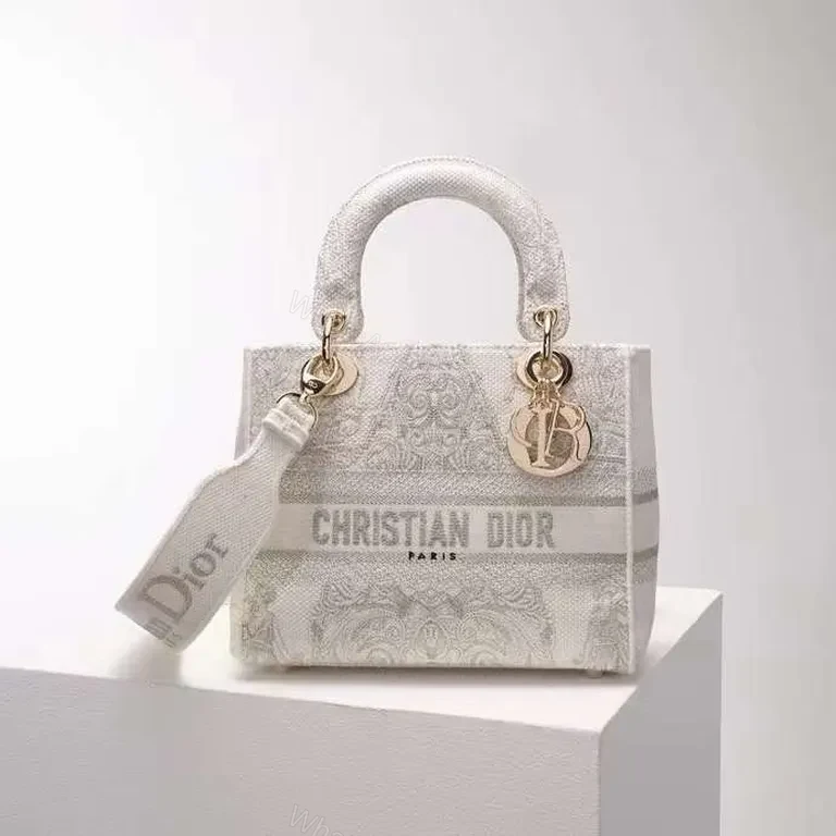 Textured Dior Handbag: Structured Luxury, Allâ€‘Day Sophistication — view 1