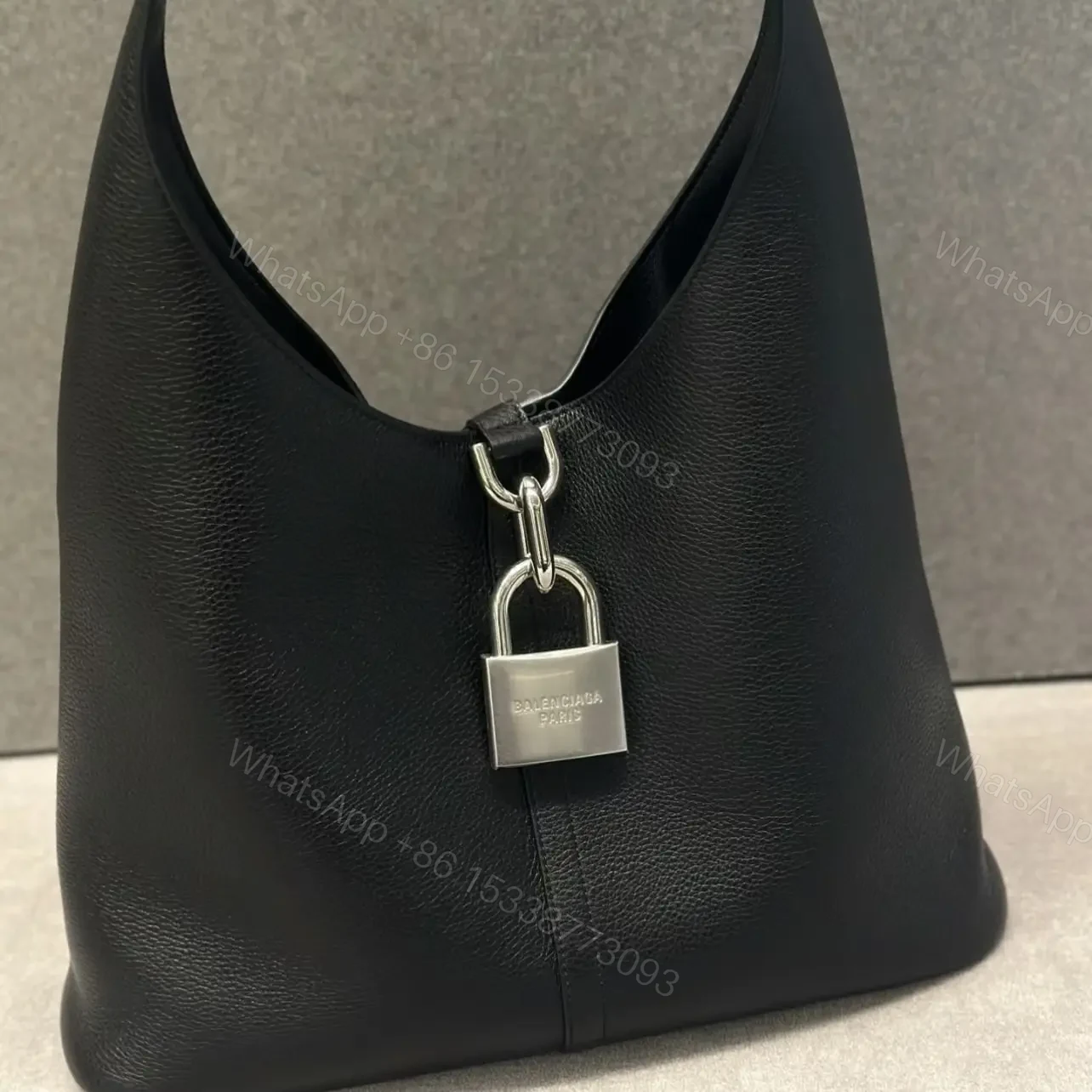 View 13 of 高仿Balenciaga*Locker水桶包2024早春S