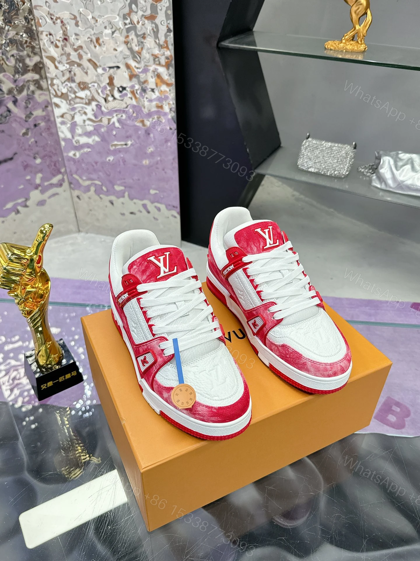 LV 精品仿製運動鞋 紅白撞色休閒潮流款 — view 1