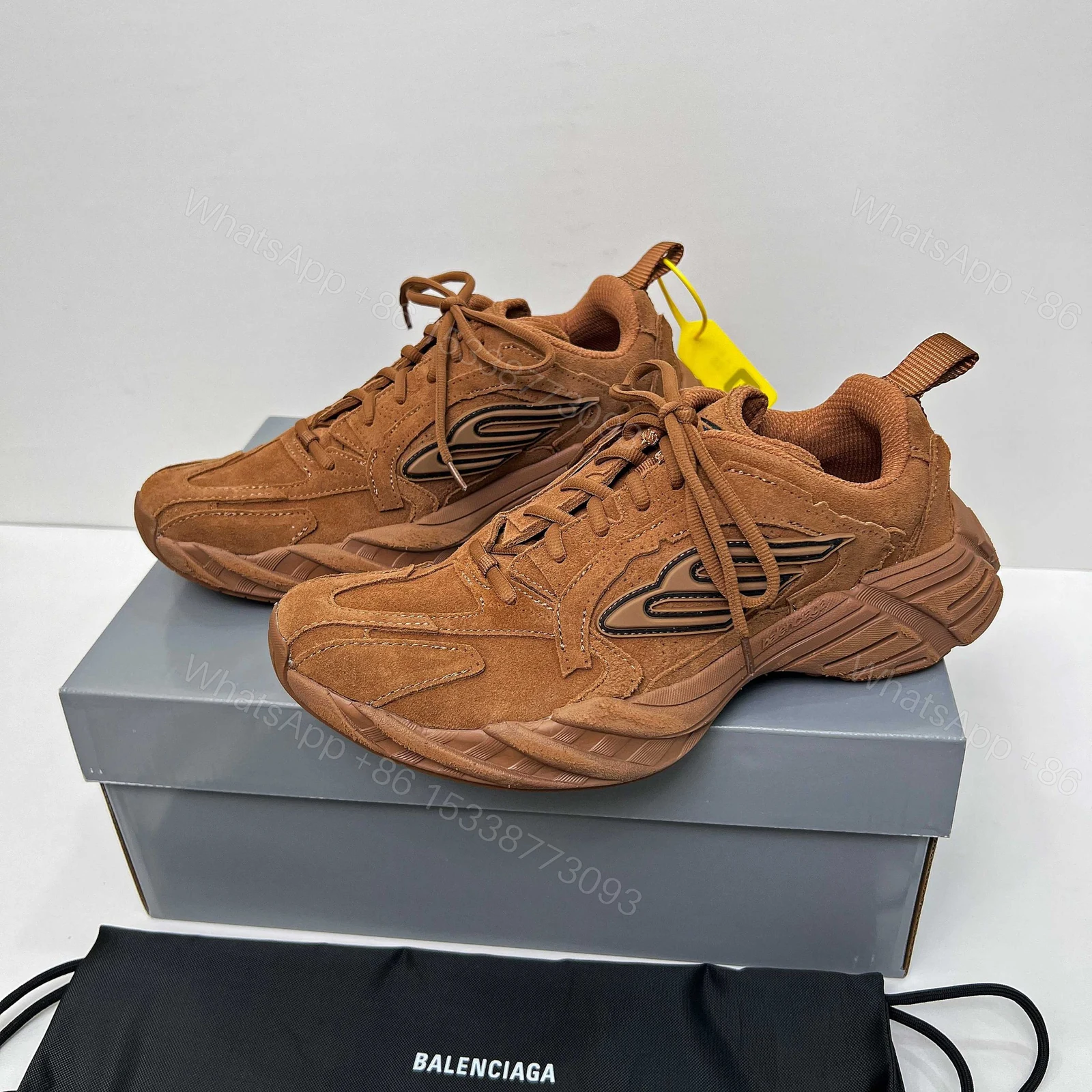 Balenciaga 高仿男款復古麂皮運動鞋 焦糖棕色 經典造型復刻 — view 1