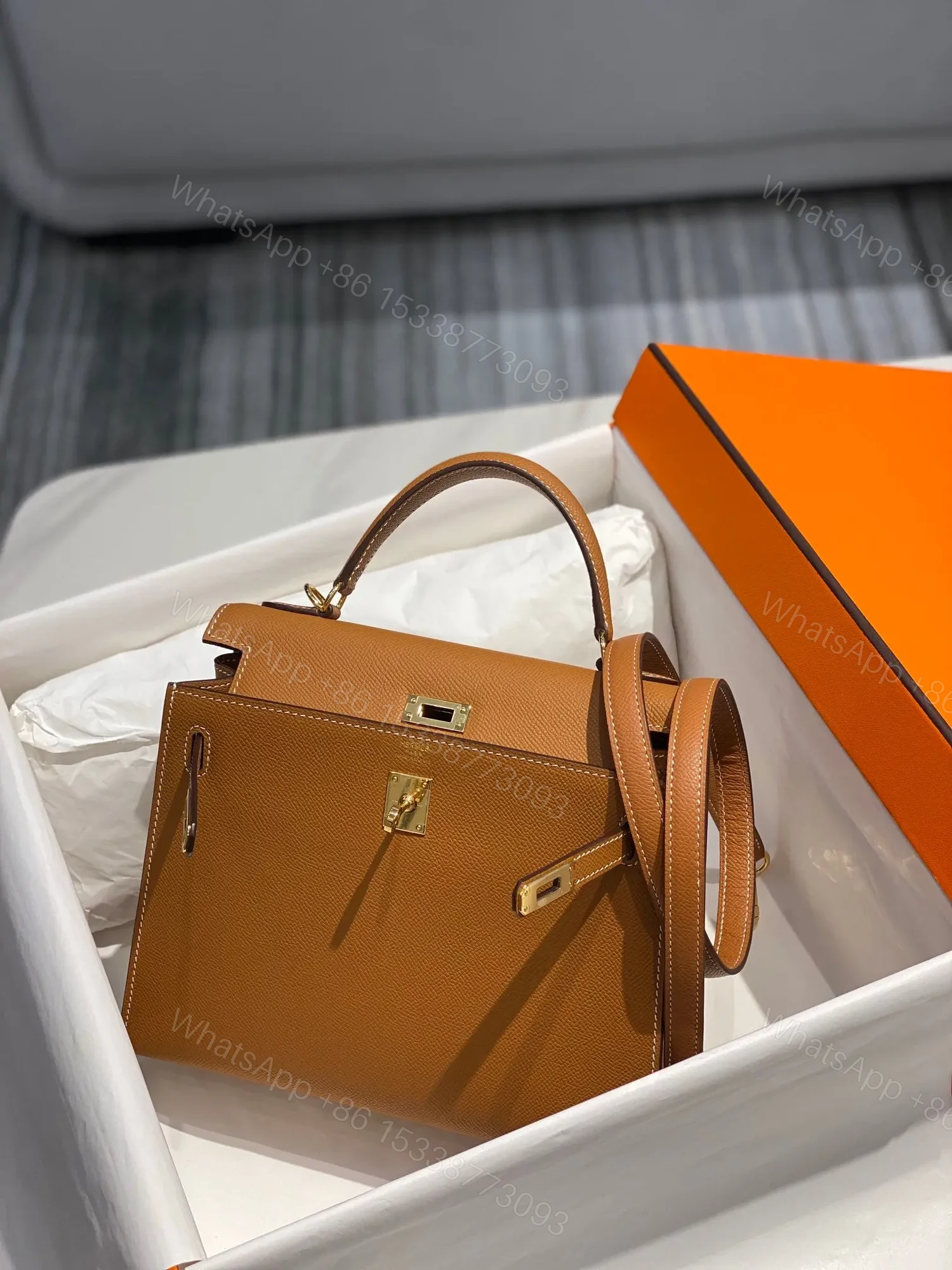 View 3 of HN 25CM IN GOLD EPSOM GOLD HARDWARE