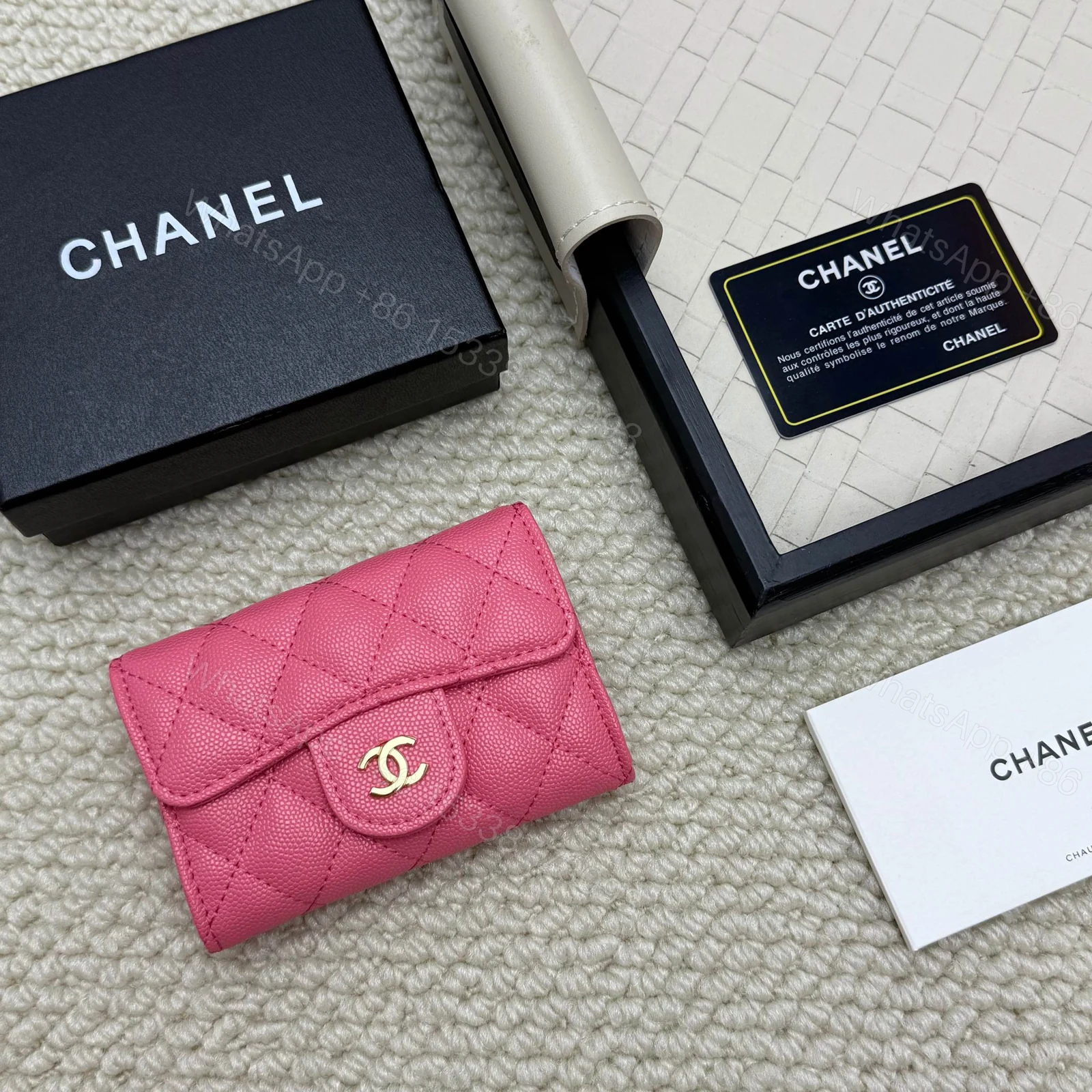 Chanel高仿粉色小皮夾 CC立體LOGO甜美配色短夾推薦 — view 1