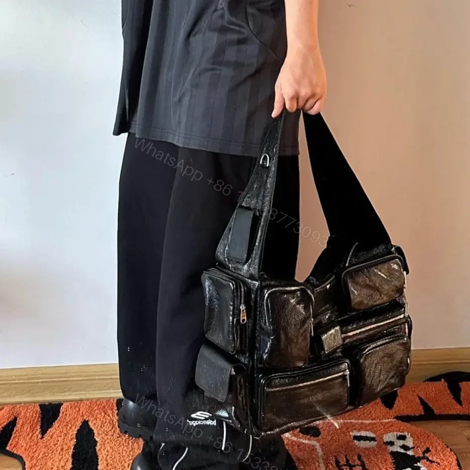 View 14 of 高仿BalenciagaSuperbusy系列復古工裝單肩包