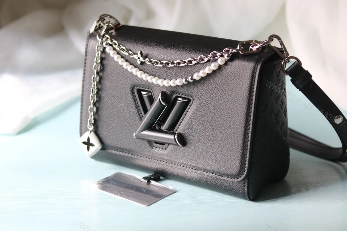 LV 精品仿製 黑色鏈條包 珍珠點綴設計 — view 1