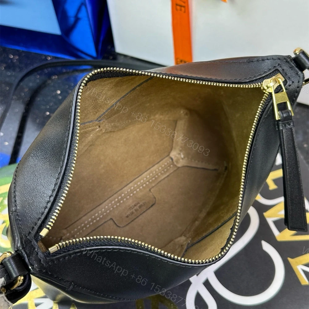 View 8 of 高仿Loewe*Fold系列1100小牛皮手提單肩包黑色免檢版