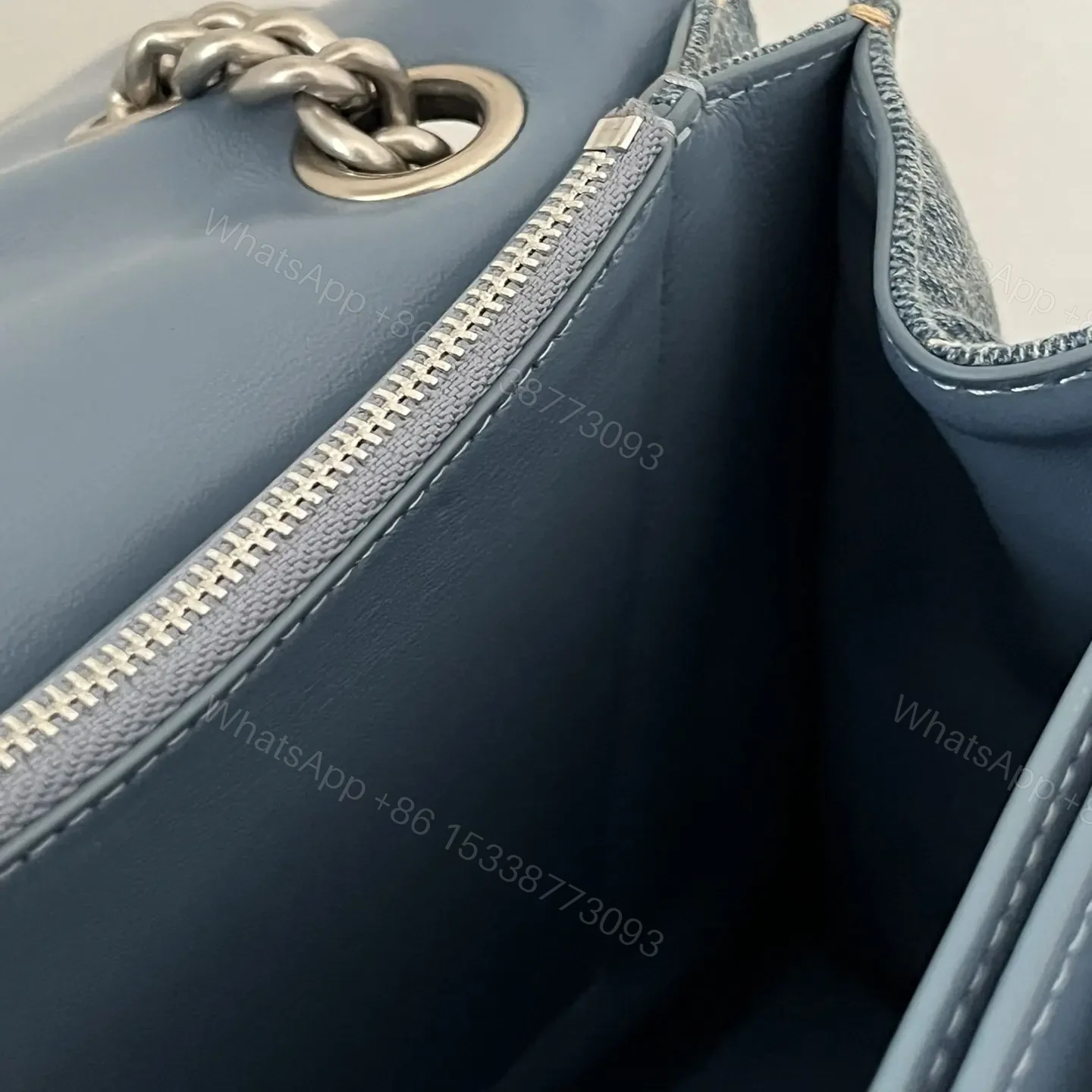 View 17 of 高仿Balenciaga*Crush系列沙漏包牛仔藍S